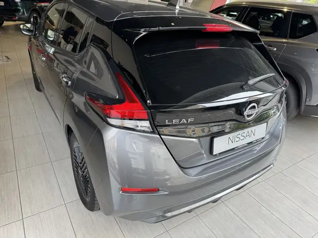 Nissan Leaf view 12