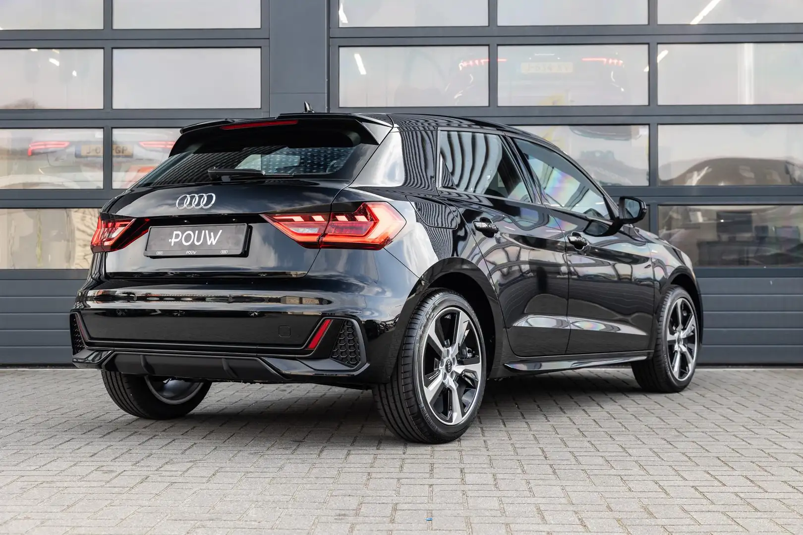 Audi A1 Sportback 25 TFSI 95pk S Edition | Stoelverwarming Zwart - 2