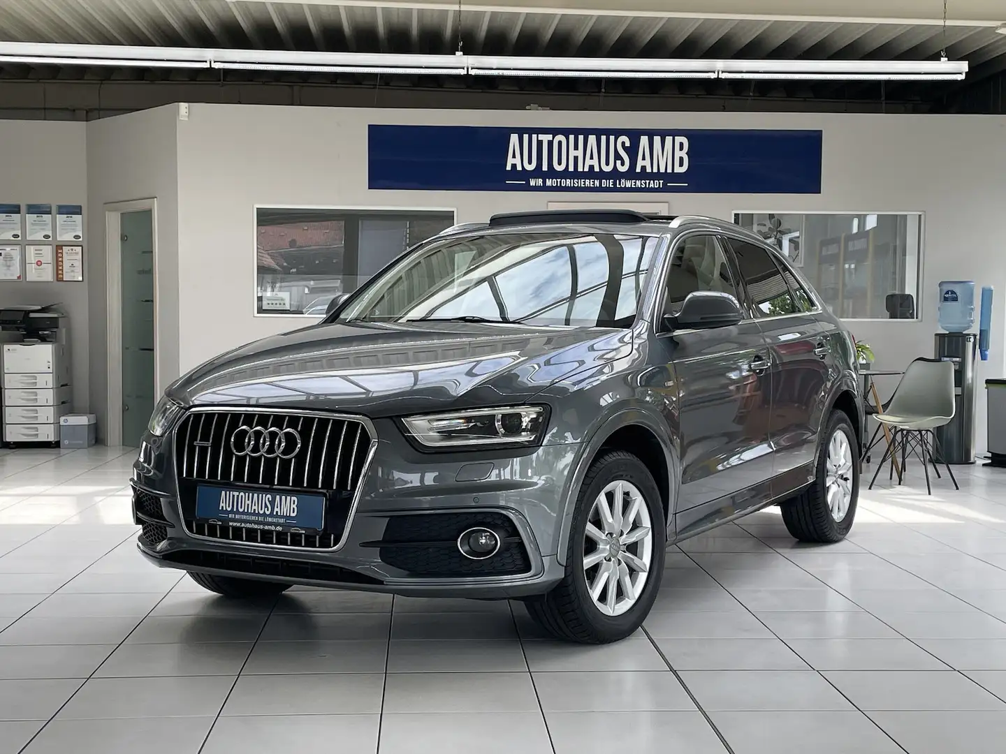 Audi Q3 2.0TFSI quattro S-Line Navi Xenon Pano Kamera Gris - 1