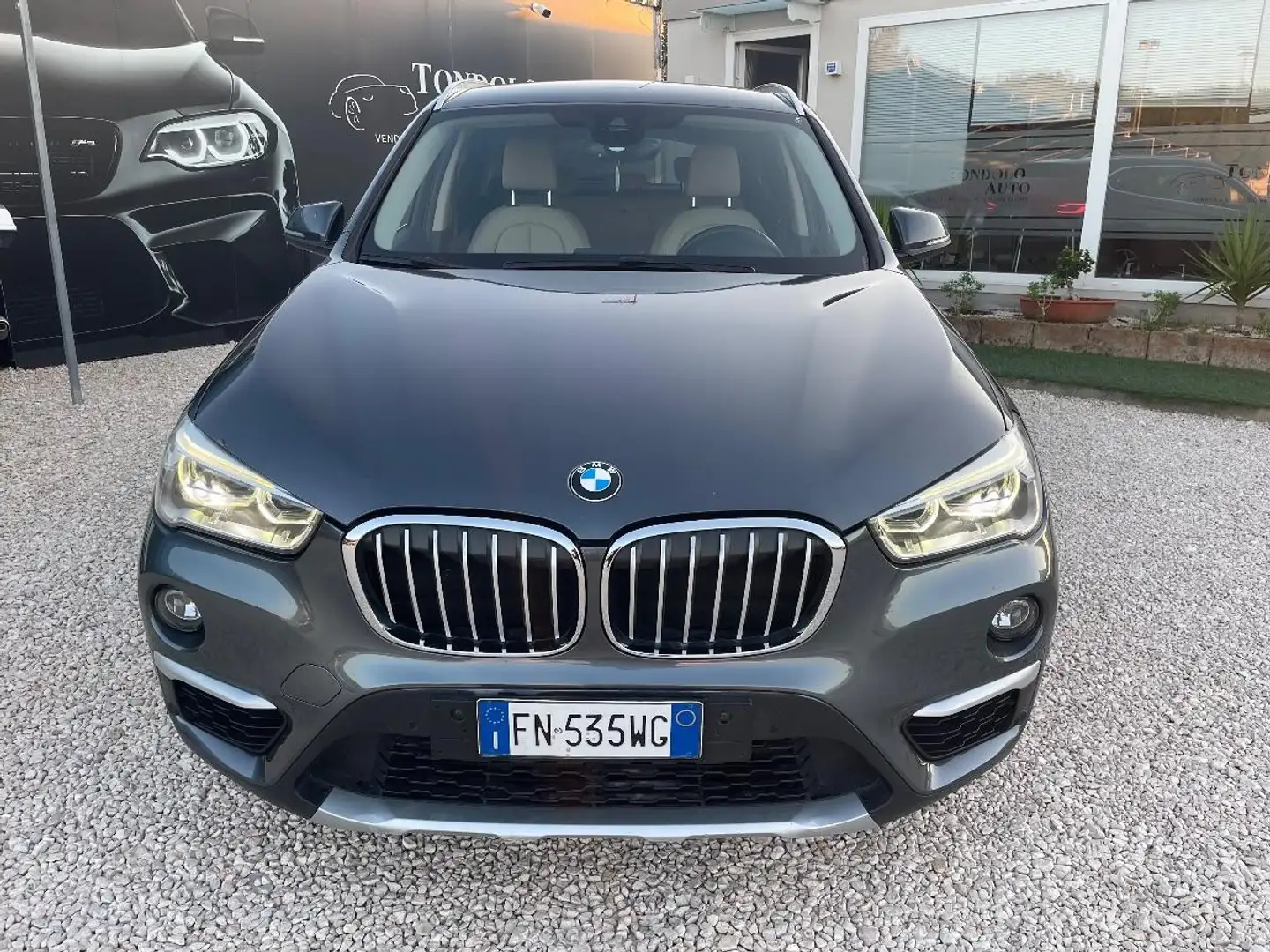 BMW X1 sDrive18d xLine Weiß - 1