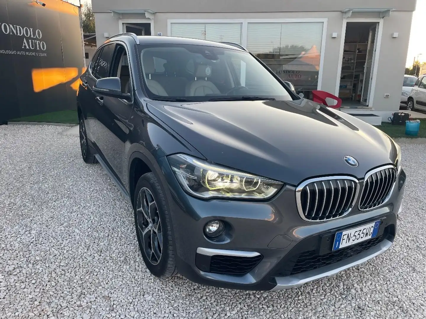 BMW X1 sDrive18d xLine Blanc - 2