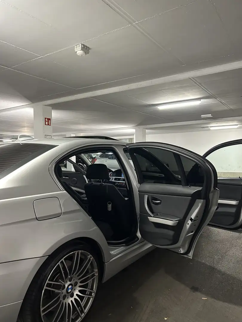 BMW 325 325d E90 - 1