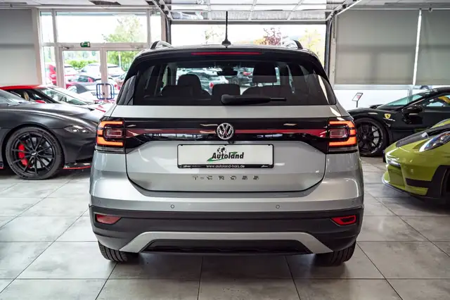 Volkswagen T-Cross view 6