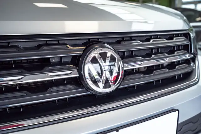 Volkswagen T-Cross view 9