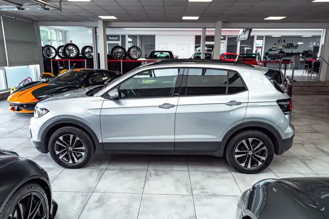 Volkswagen T-Cross view 4