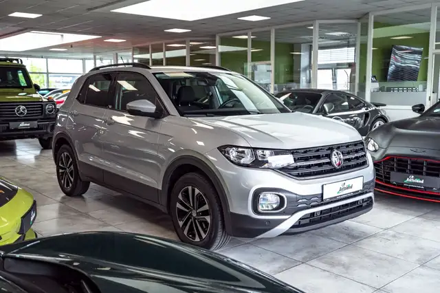 Volkswagen T-Cross view 3