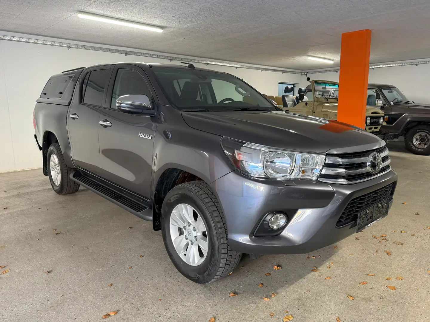 Toyota Hilux Double Cab Active 4x4 Grau - 1