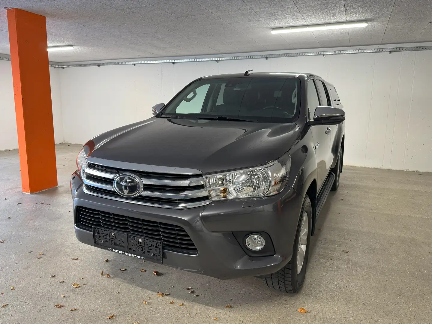 Toyota Hilux Double Cab Active 4x4 Grau - 2