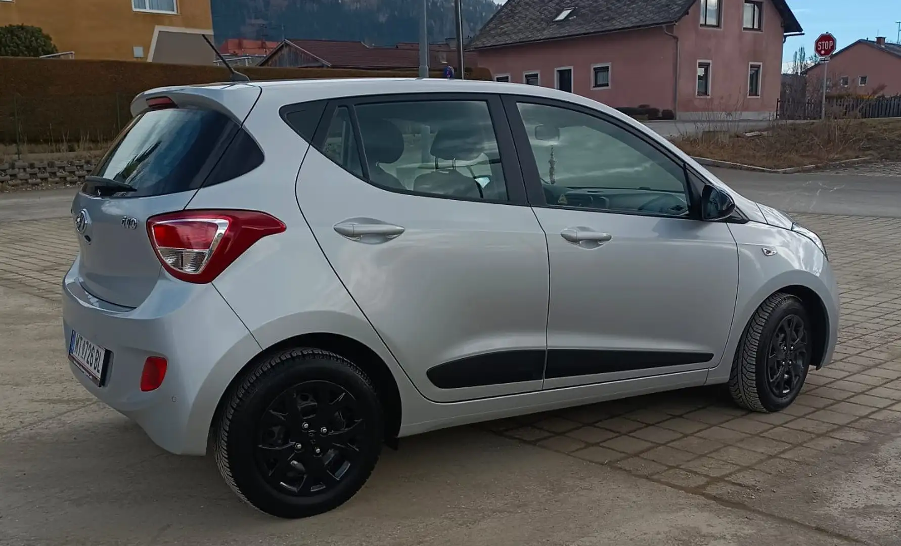 Hyundai i10 i10 1,25 Black Line Black Line Silber - 2