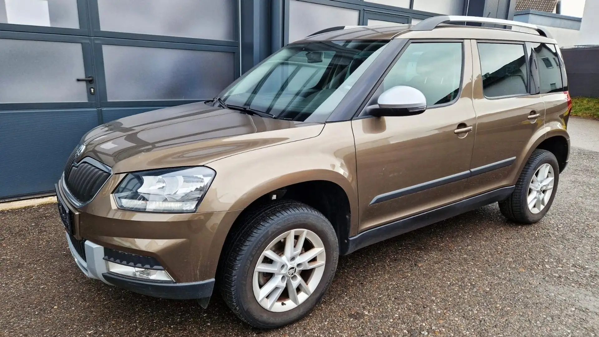 Skoda Yeti 2.0 TDI Ambition Outdoor 4x4 Navi Braun - 1
