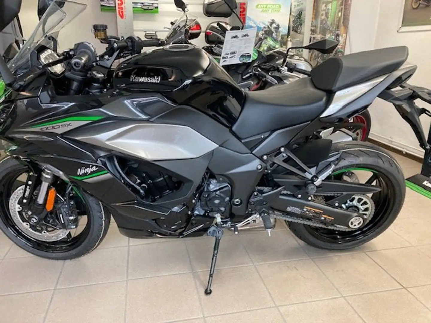 Kawasaki Ninja 1000SX Fekete - 2