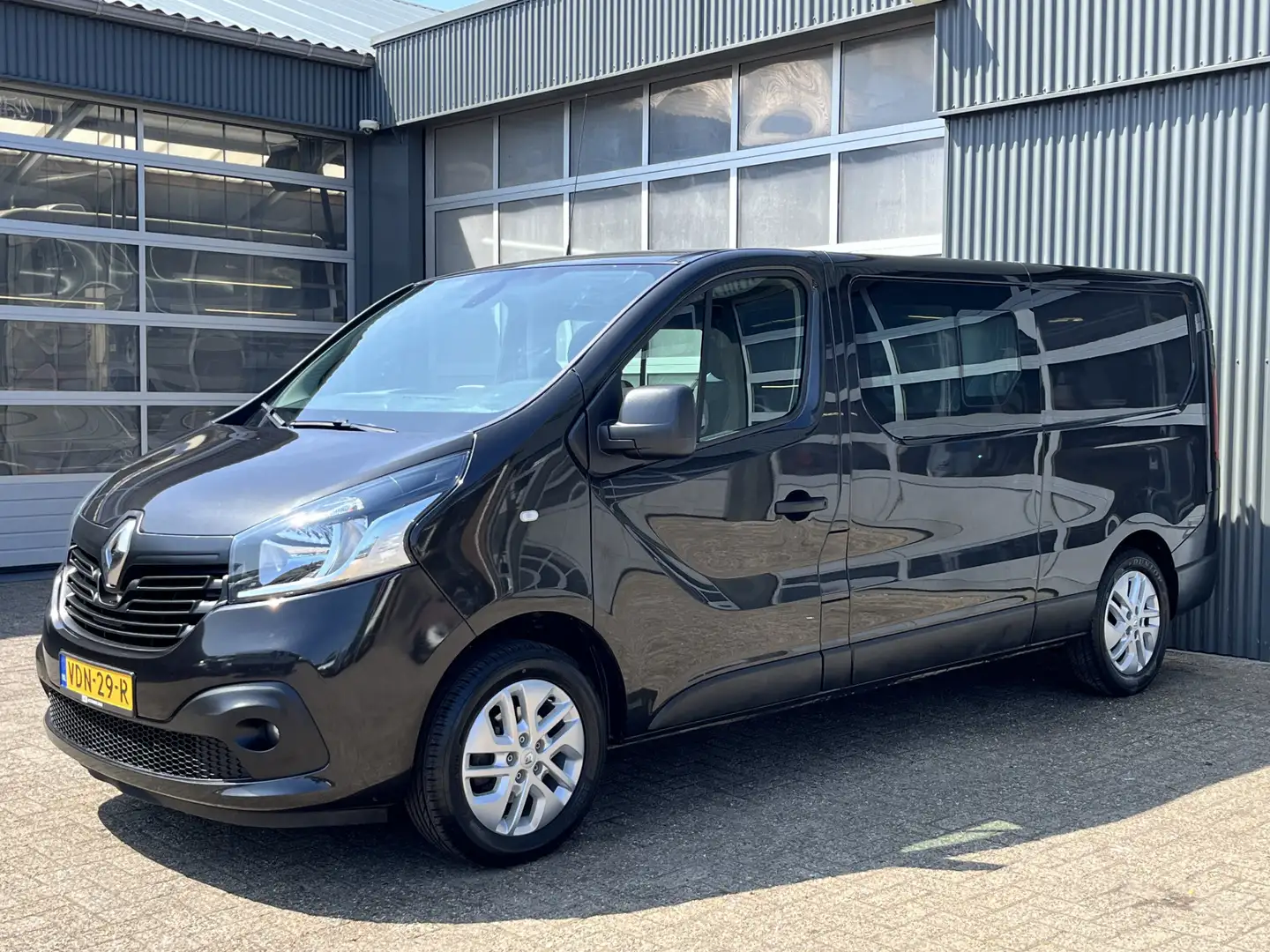 Renault Trafic 1.6 dCi T29 L2H1 DC 126pk Airco Cruise controle Tr Zwart - 2