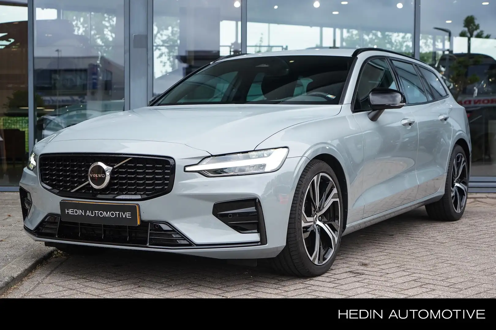 Volvo V60 2.0 B3 Plus Dark | Google | Stoel & Stuurverwarmin Grijs - 1