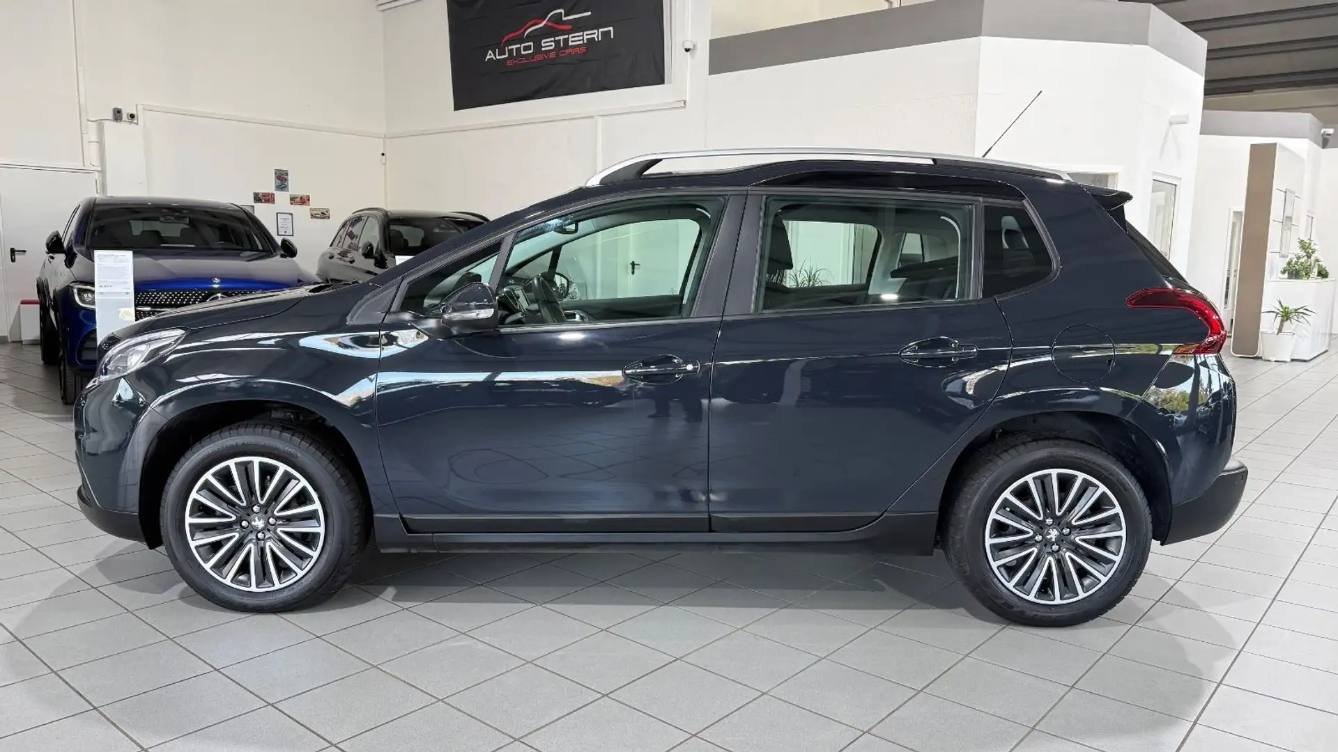 Peugeot 2008 Active AUTOMATIK CARPLAY RCAM SHZ GRA PDC Gris - 2