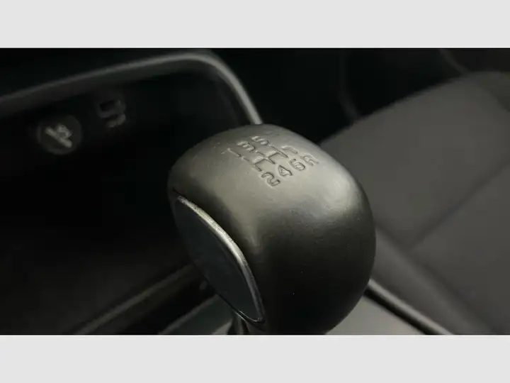 Volvo XC40 T2 Essential Manual 2022, foto 22