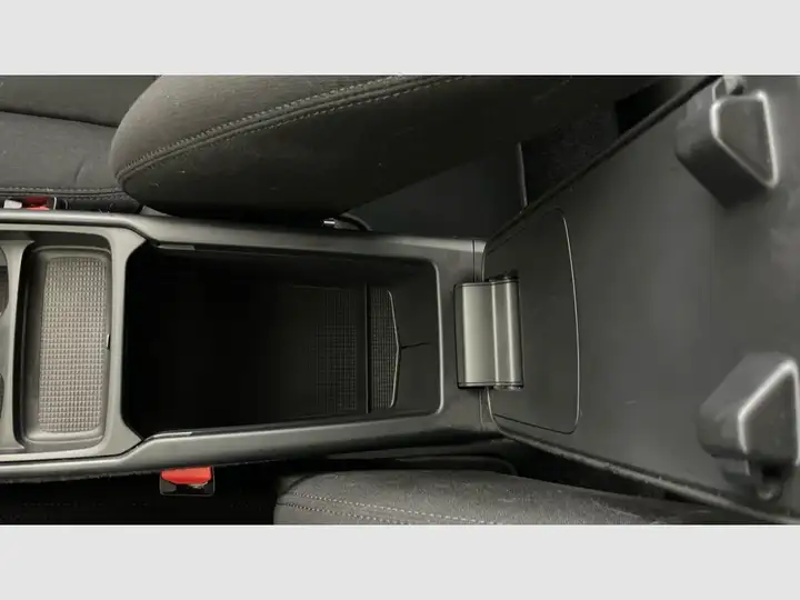 Volvo XC40 T2 Essential Manual 2022, foto 24