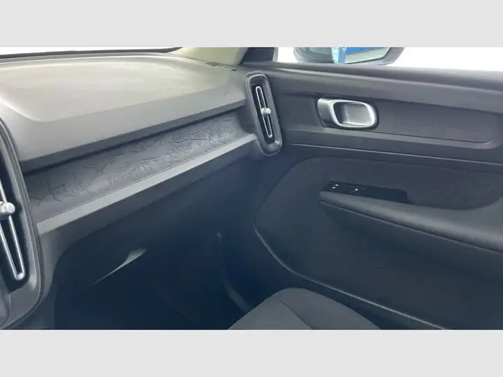 Volvo XC40 T2 Essential Manual 2022, foto 18