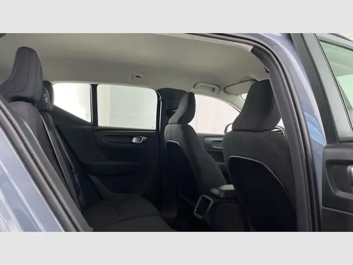 Volvo XC40 T2 Essential Manual 2022, foto 37