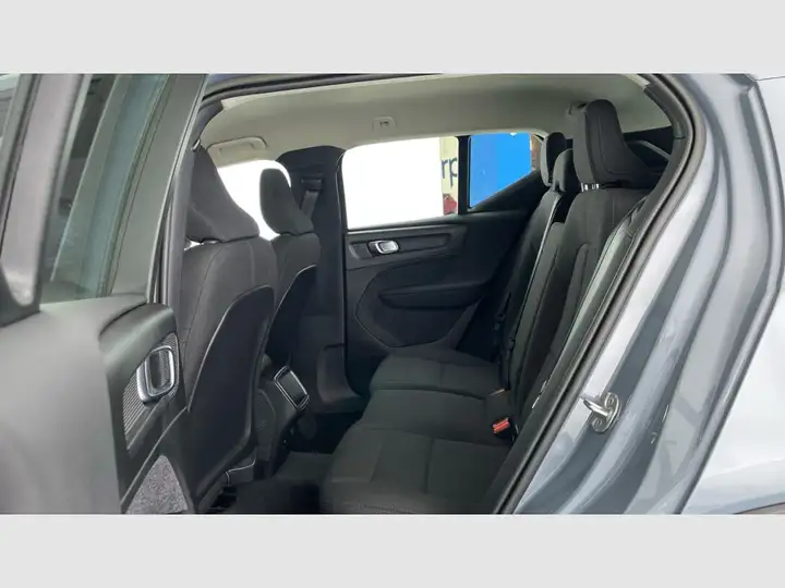 Volvo XC40 T2 Essential Manual 2022, foto 12