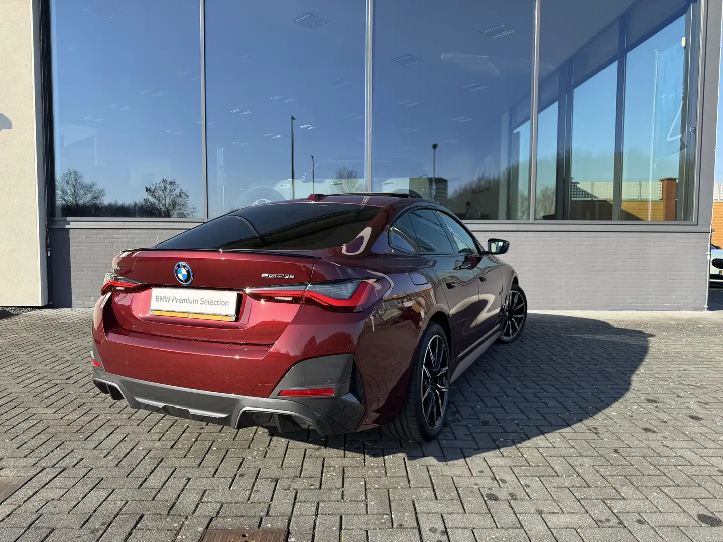 BMW i4 Gran Coupe eDrive35 | M-Sportpakket | Head Up | Sc Rood - 2