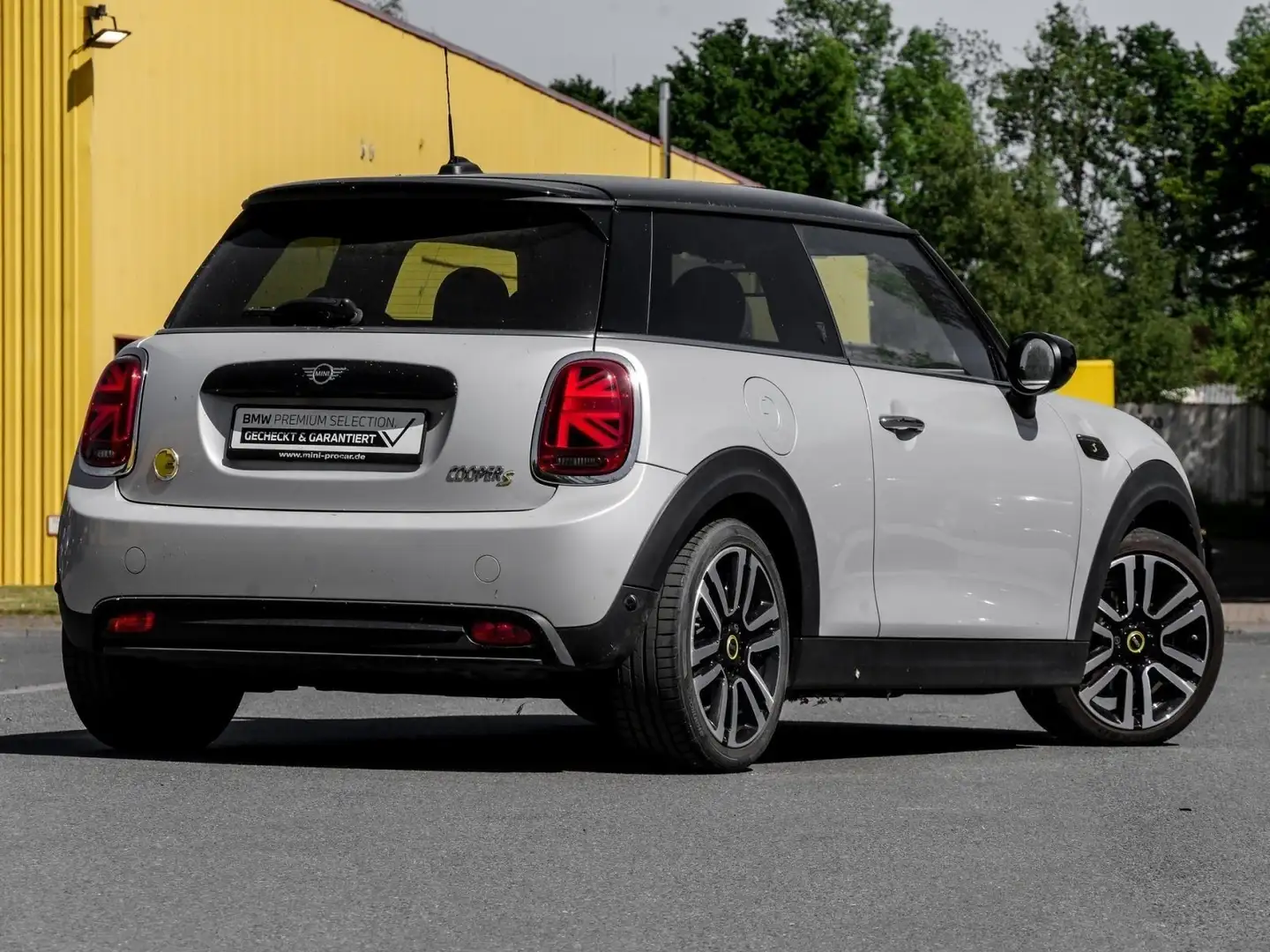 MINI Cooper SE YOUNIQUE TRIM+HuD+ACC+DA+KAMERA Gris - 2