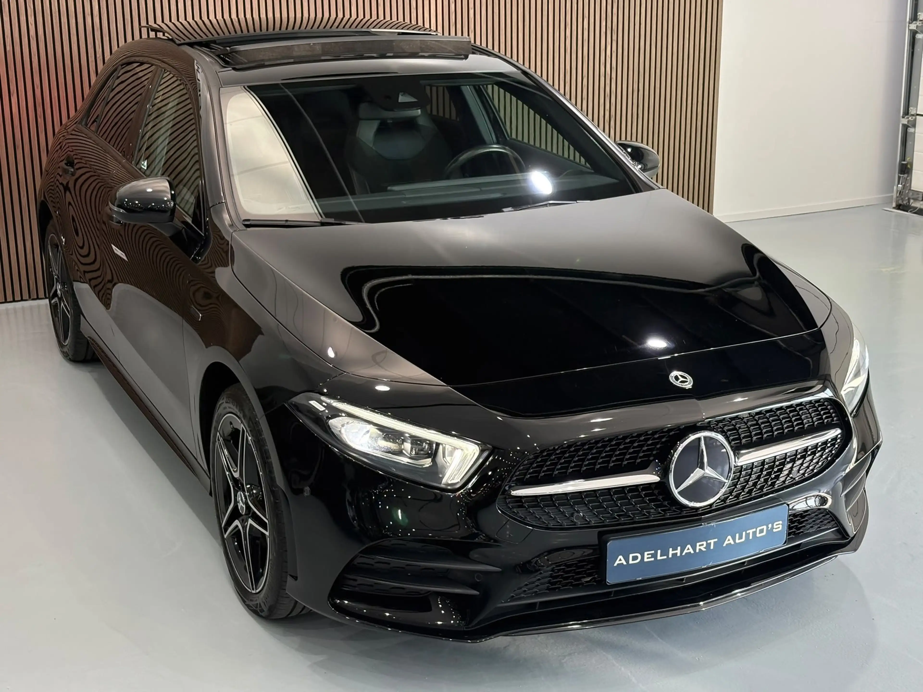 Mercedes-Benz A 250 e Business Solution AMG Limited / Panorama dak / L — photo 14