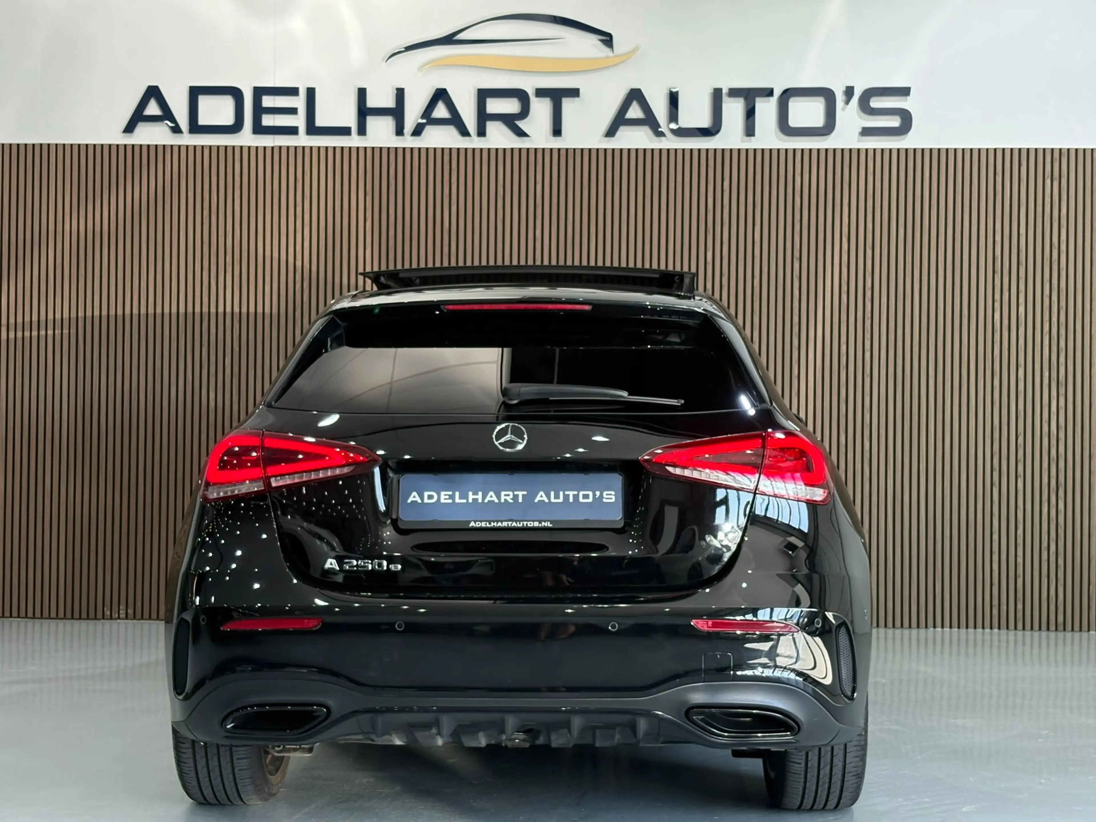 Mercedes-Benz A 250 e Business Solution AMG Limited / Panorama dak / L — photo 6