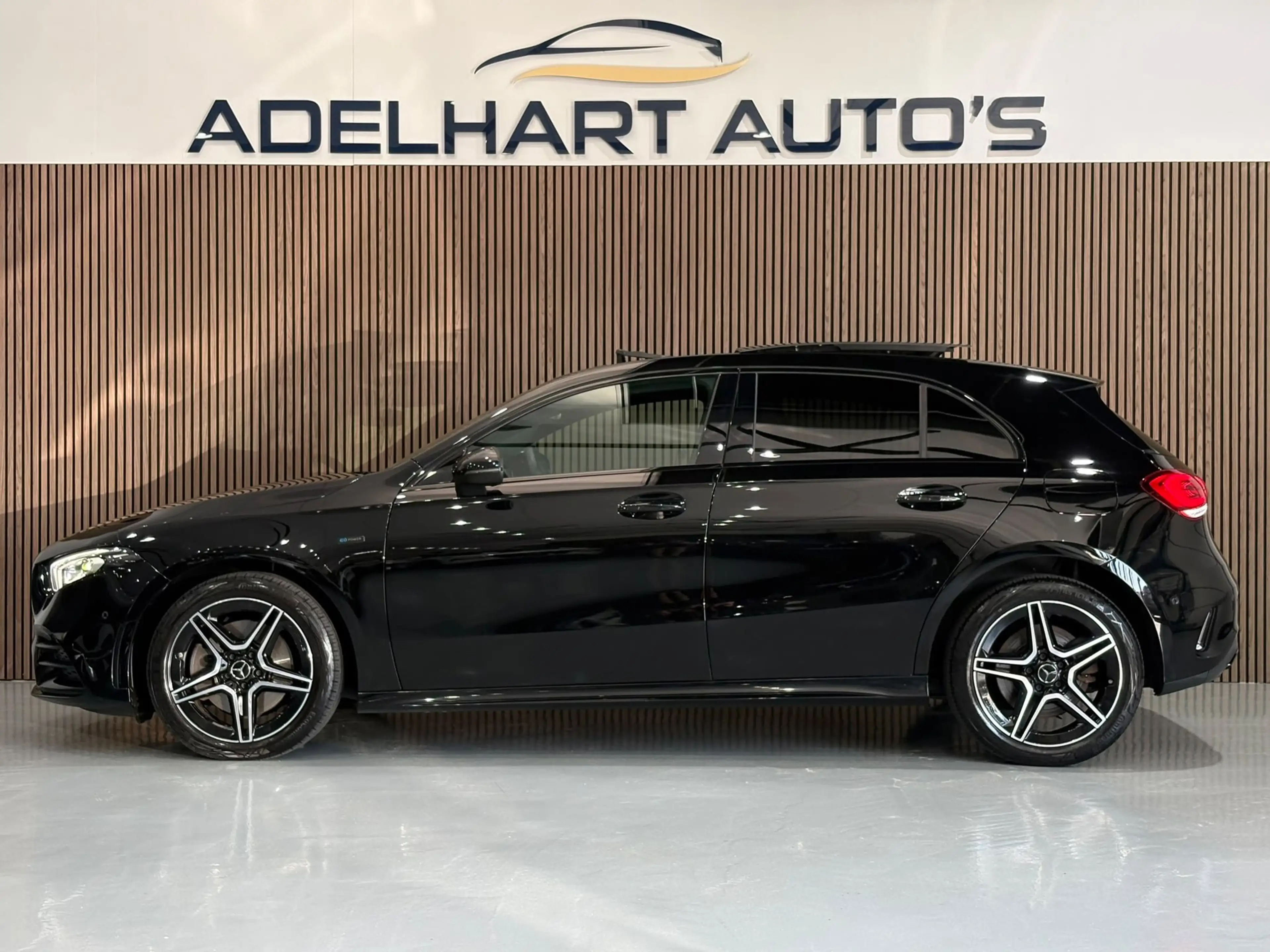 Mercedes-Benz A 250 e Business Solution AMG Limited / Panorama dak / L — photo 2