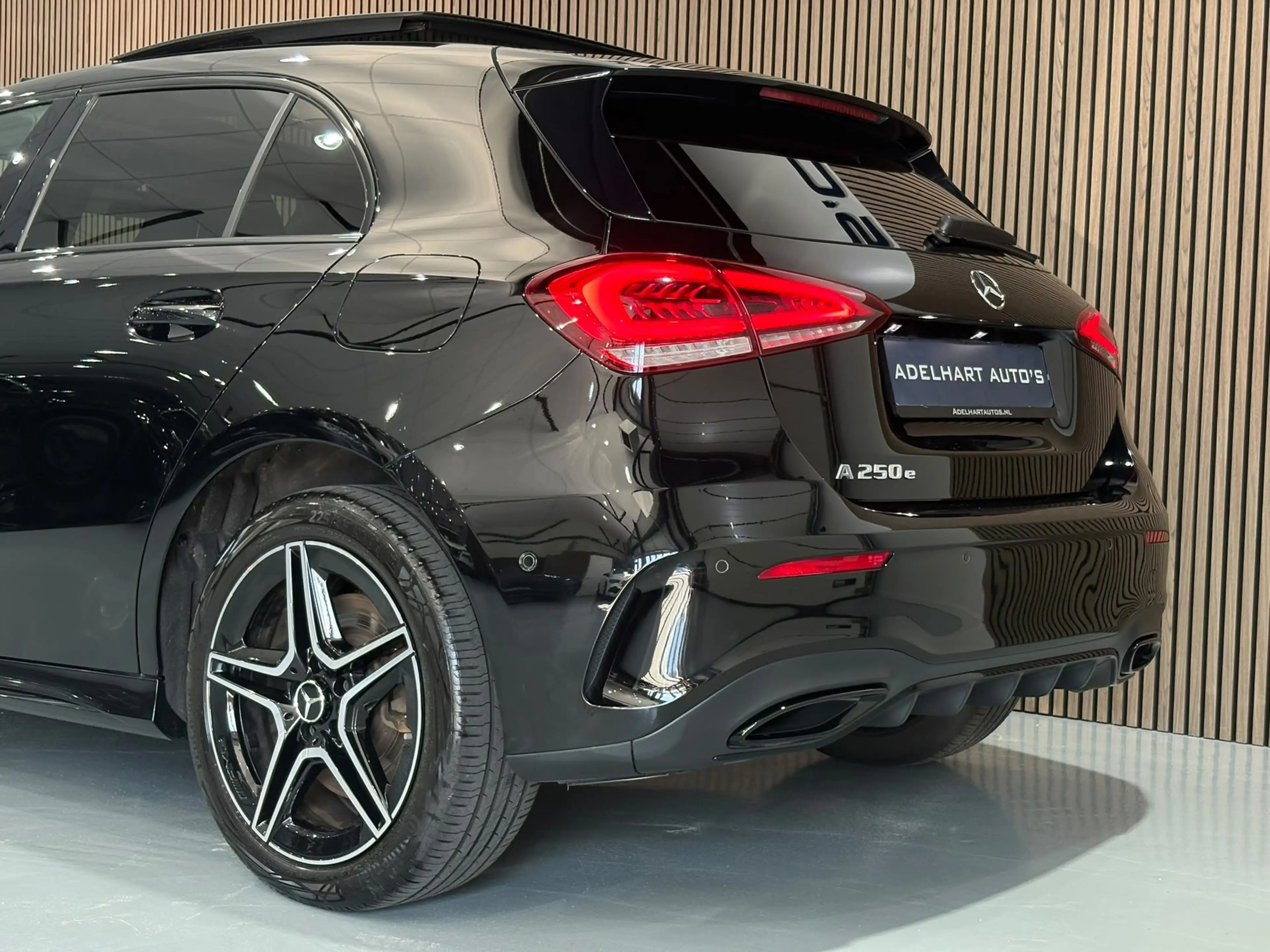 Mercedes-Benz A 250 e Business Solution AMG Limited / Panorama dak / L — photo 10