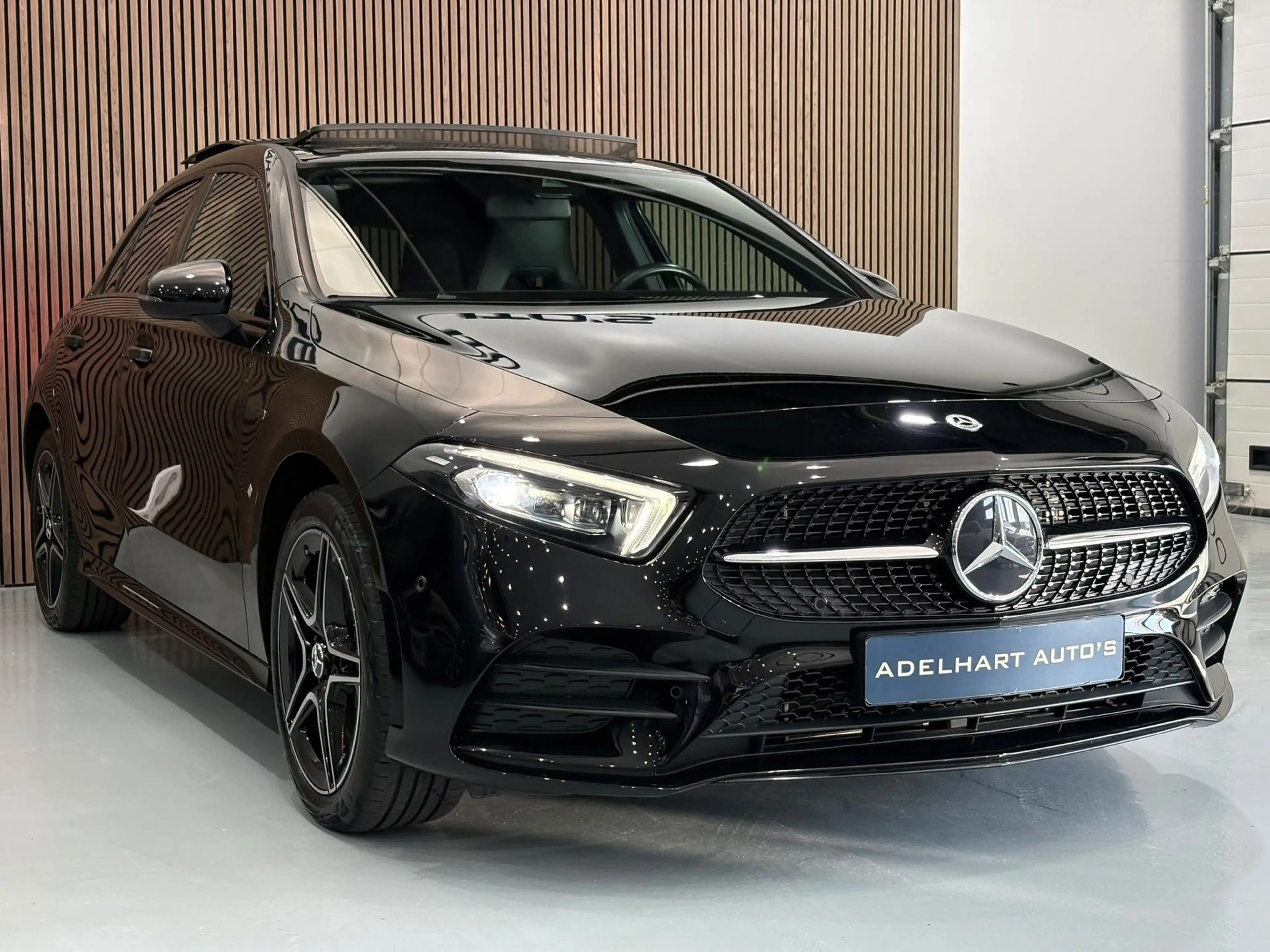 Mercedes-Benz A 250 e Business Solution AMG Limited / Panorama dak / L — photo 3