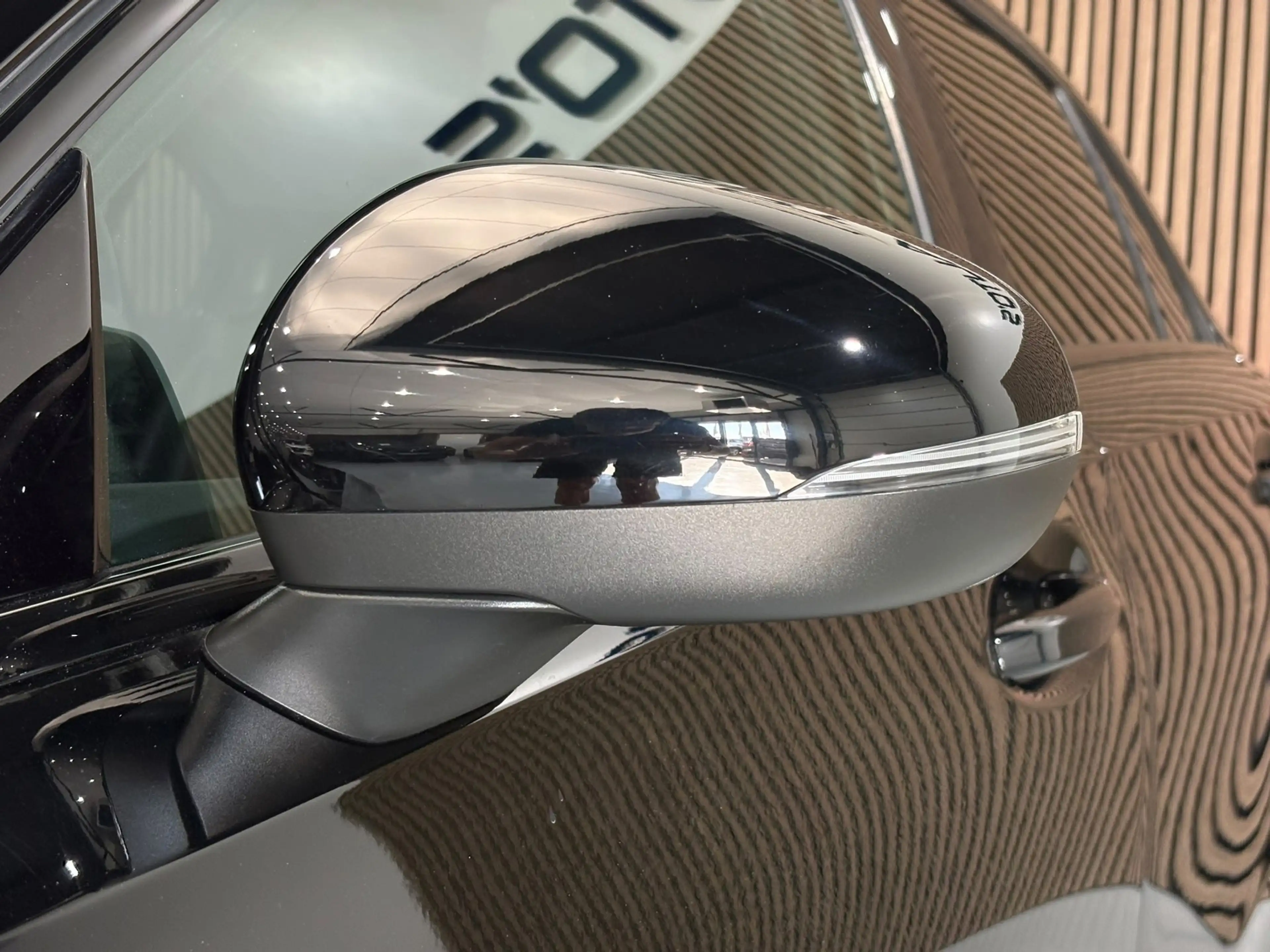Mercedes-Benz A 250 e Business Solution AMG Limited / Panorama dak / L — photo 12