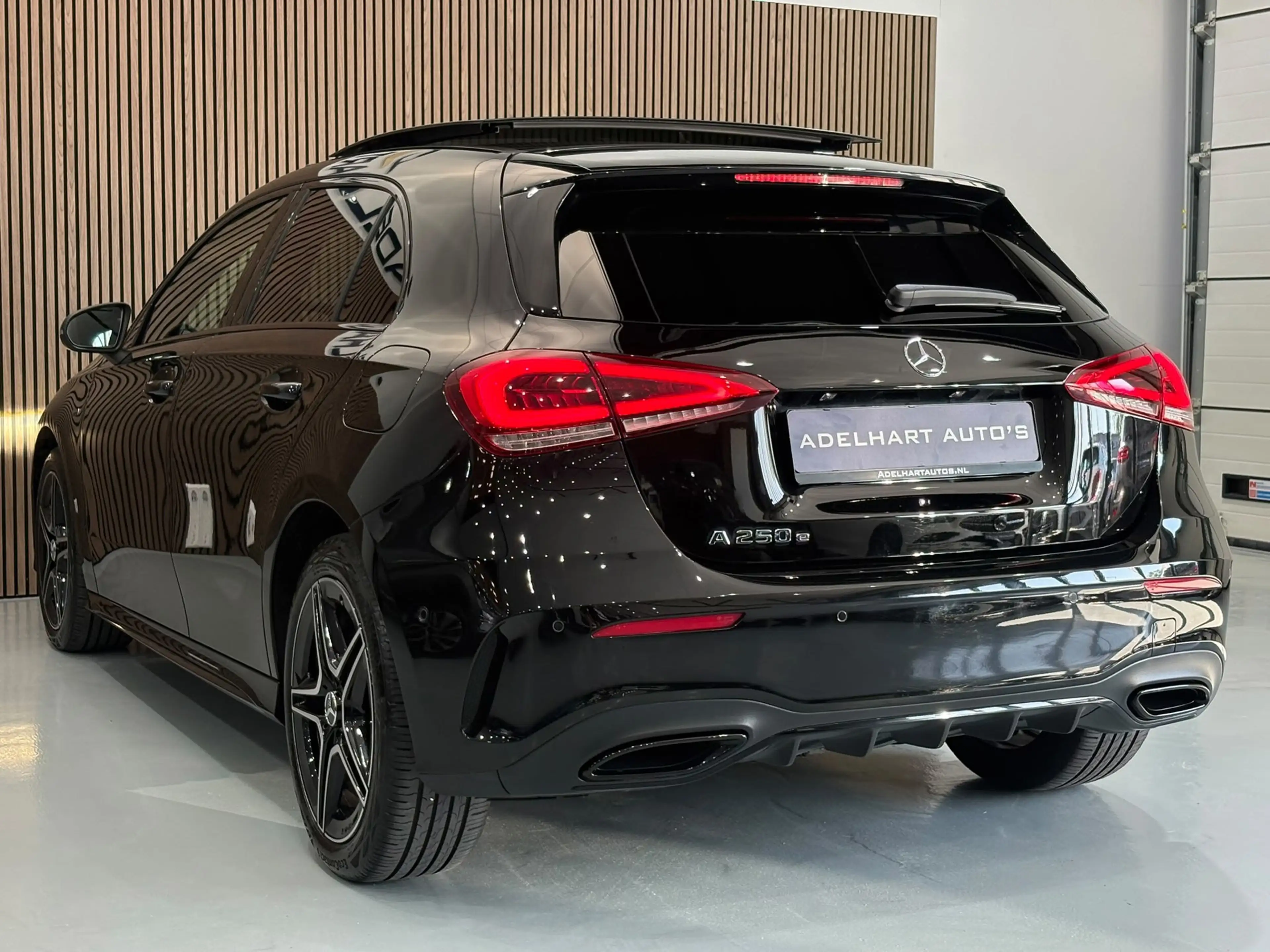 Mercedes-Benz A 250 e Business Solution AMG Limited / Panorama dak / L — photo 8