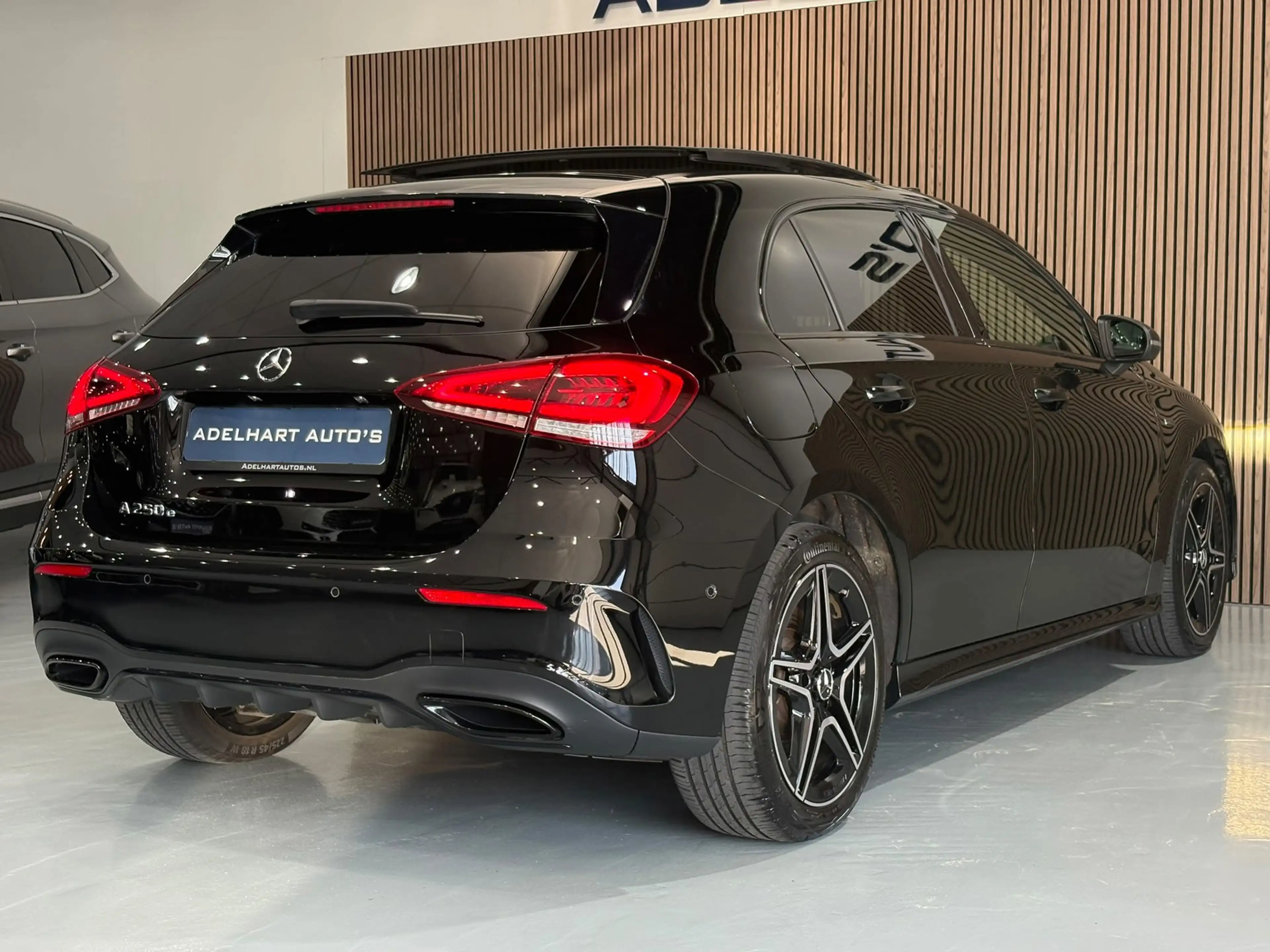 Mercedes-Benz A 250 e Business Solution AMG Limited / Panorama dak / L — photo 7