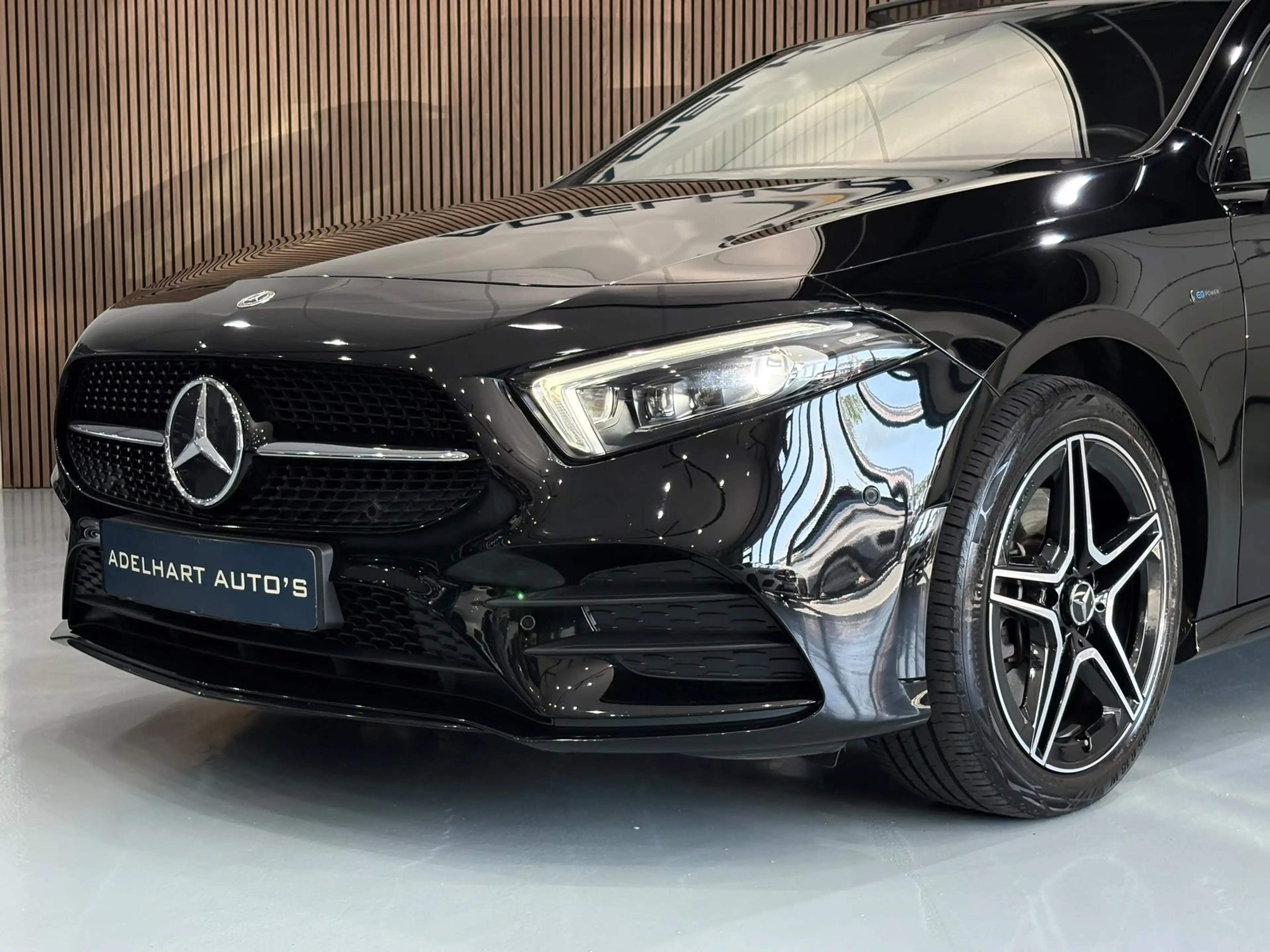 Mercedes-Benz A 250 e Business Solution AMG Limited / Panorama dak / L — photo 9