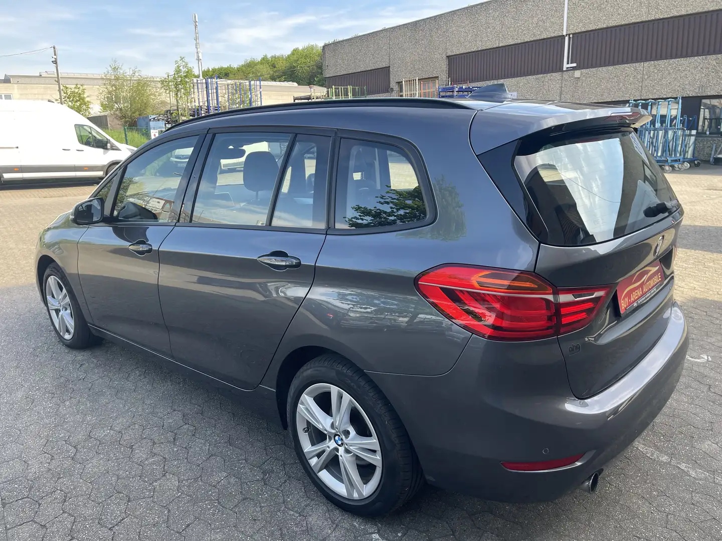 BMW 220 i Gran Tourer Advantage 7-Sitzer 2.H Top Gepflegt Šedá - 2