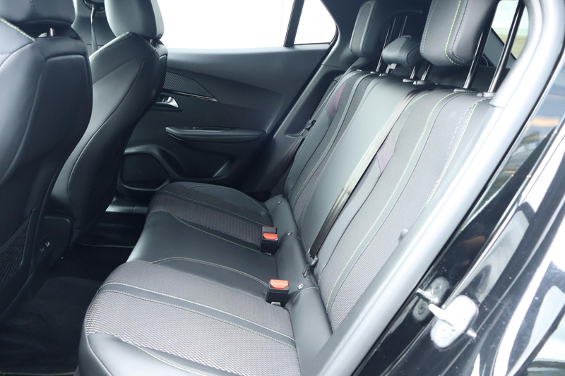 Peugeot e-2008 EV GT 54 kWh / Camera / DAB — photo 12