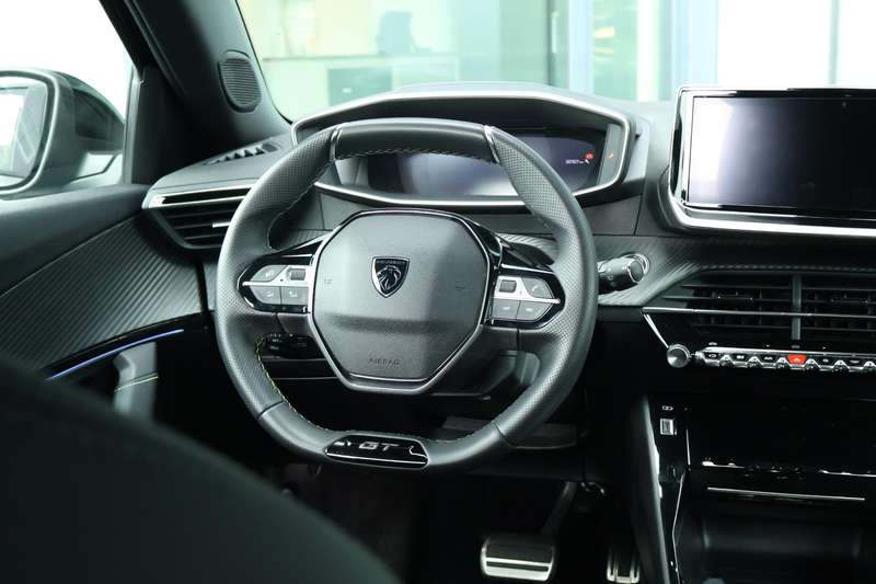 Peugeot e-2008 EV GT 54 kWh / Camera / DAB — photo 15