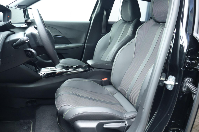 Peugeot e-2008 EV GT 54 kWh / Camera / DAB — photo 10