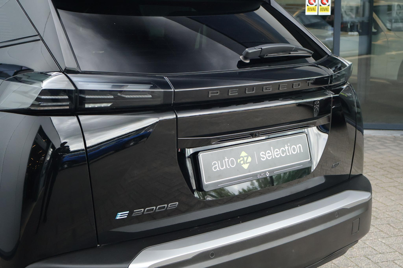 Peugeot e-2008 EV GT 54 kWh / Camera / DAB — photo 9