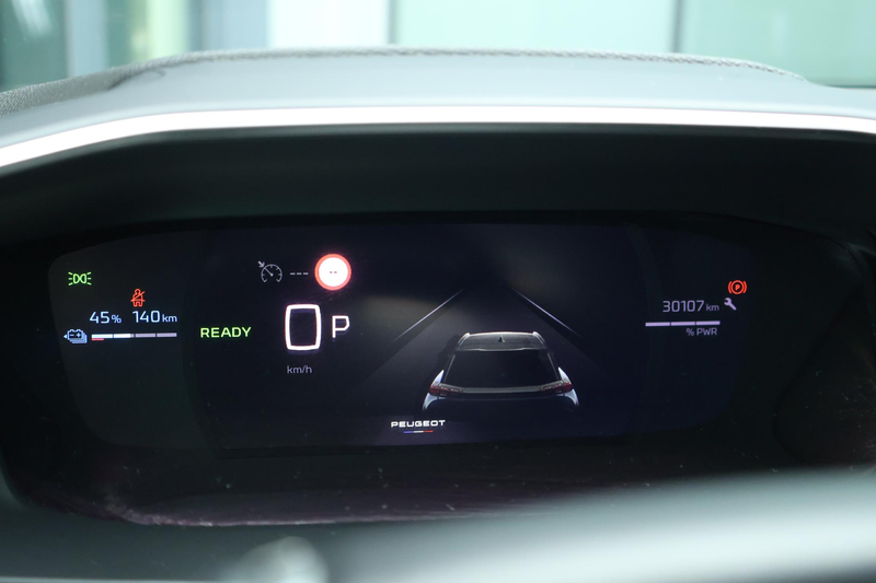 Peugeot e-2008 EV GT 54 kWh / Camera / DAB — photo 13