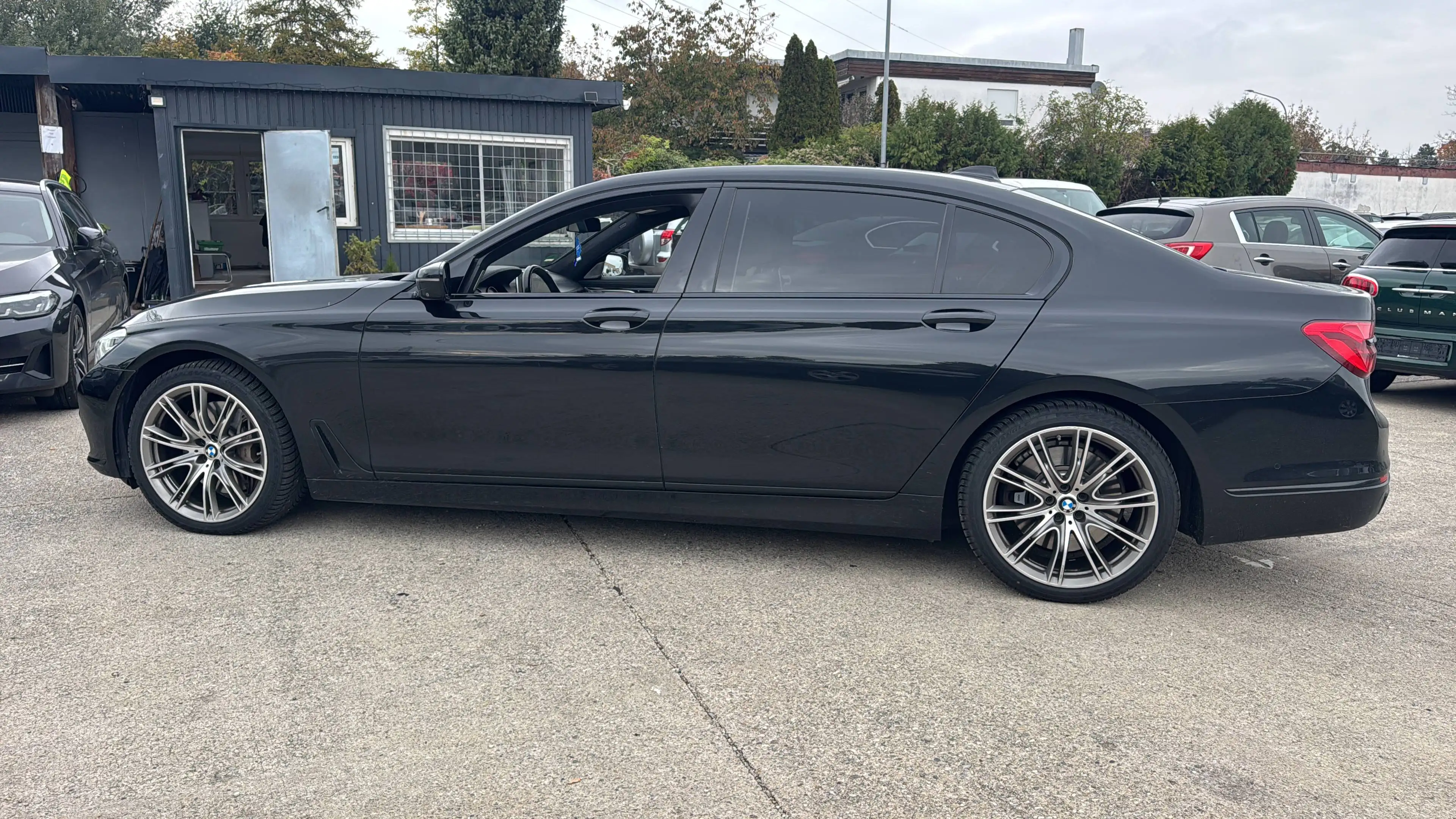BMW 750 750 L i xDrive — photo 2