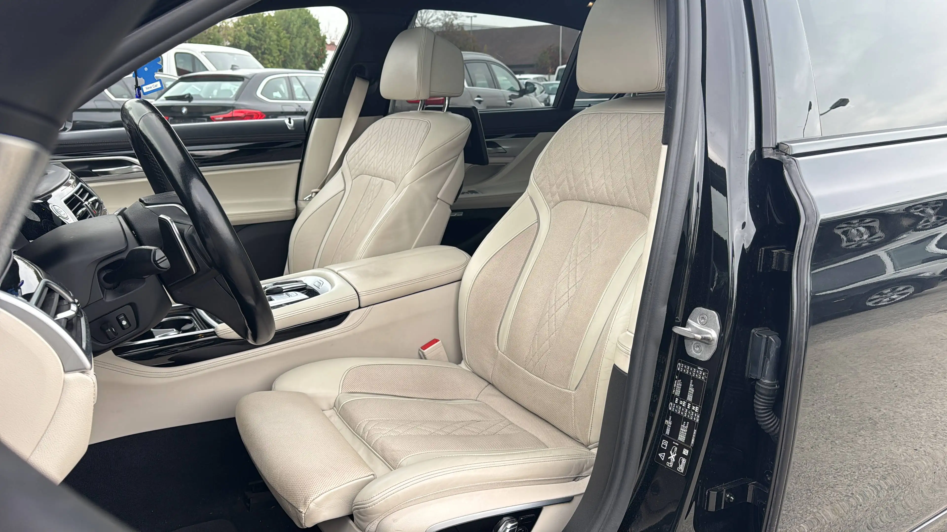 BMW 750 750 L i xDrive — photo 15