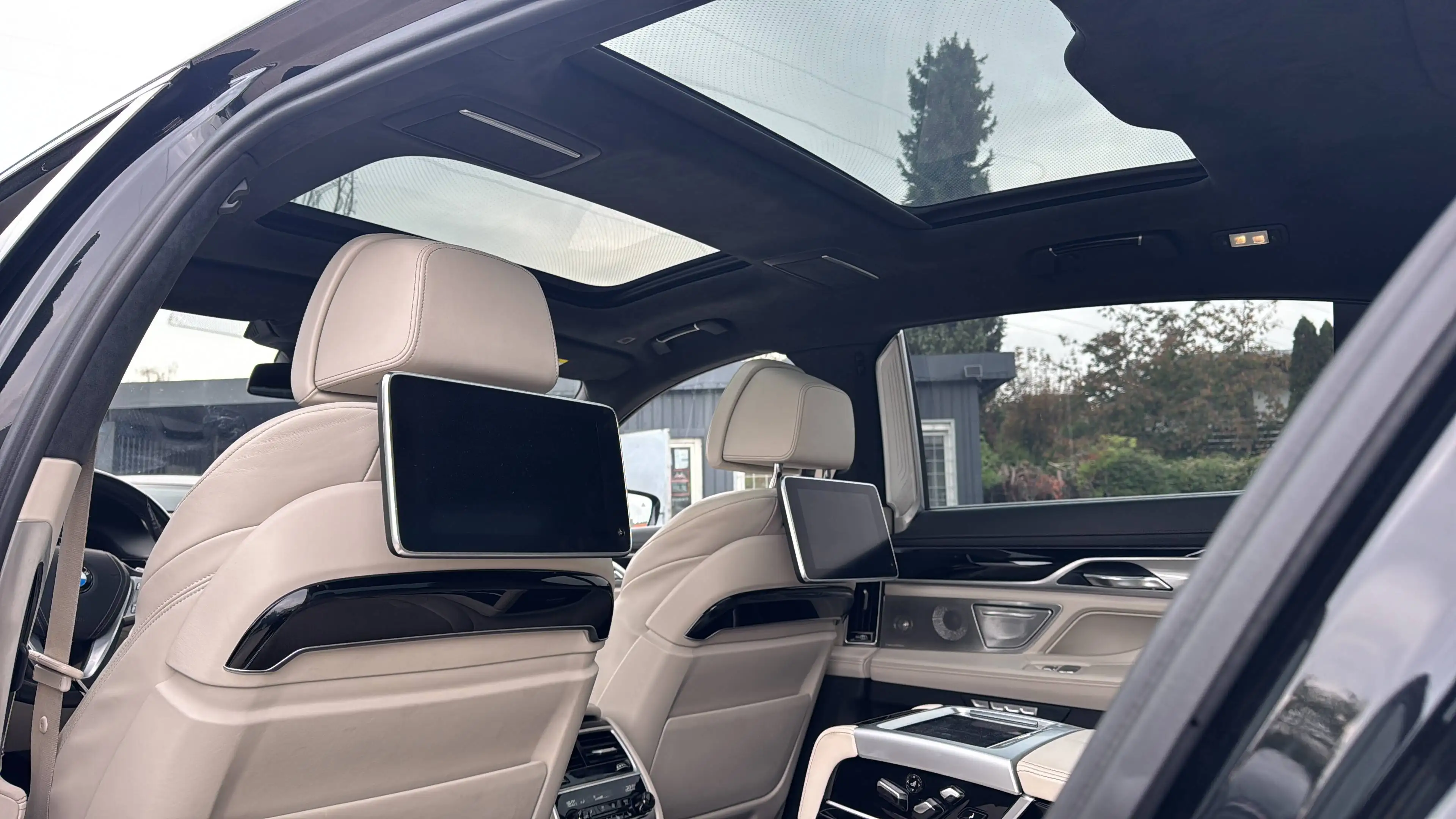 BMW 750 750 L i xDrive — photo 12