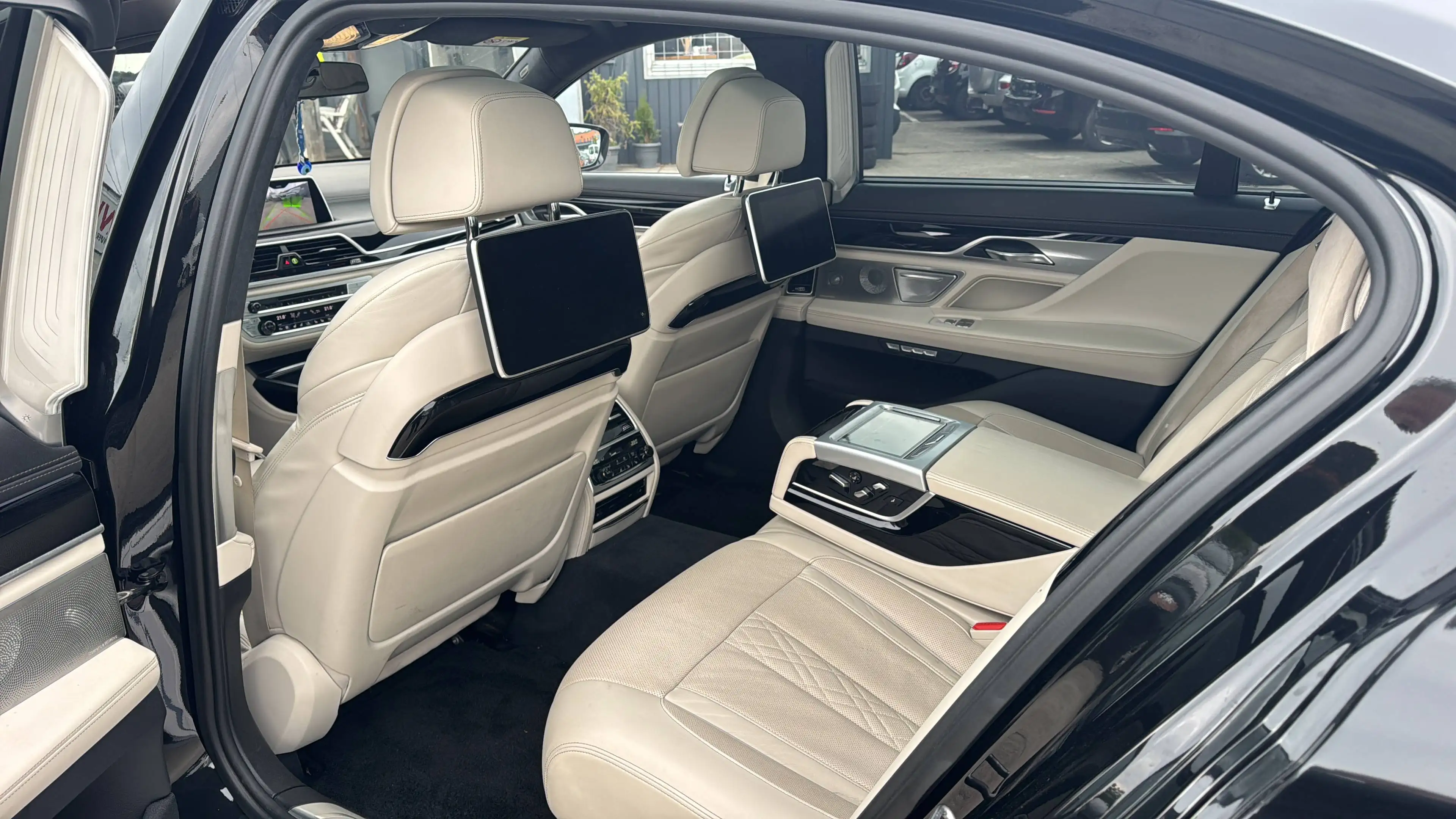 BMW 750 750 L i xDrive — photo 10