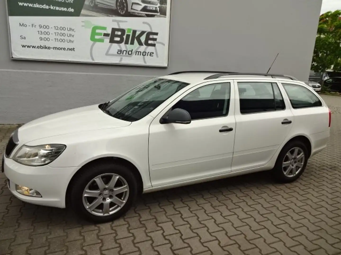 Skoda Octavia COMBI AUTOGAS UND BENZIN Blanc - 2