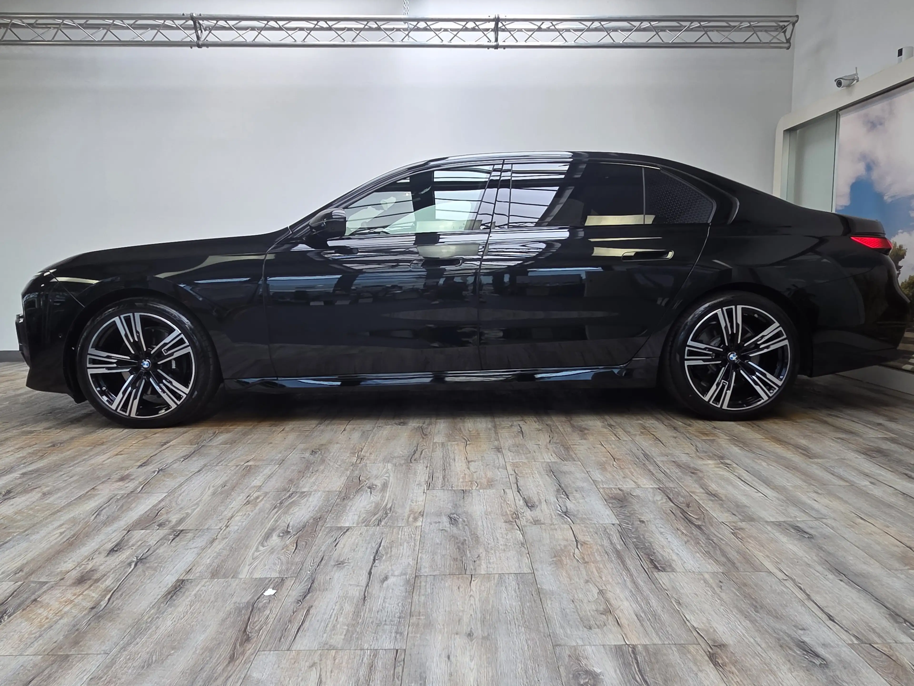 BMW 740 xDr. M Sport Pro Entertain Executive Lounge — photo 3