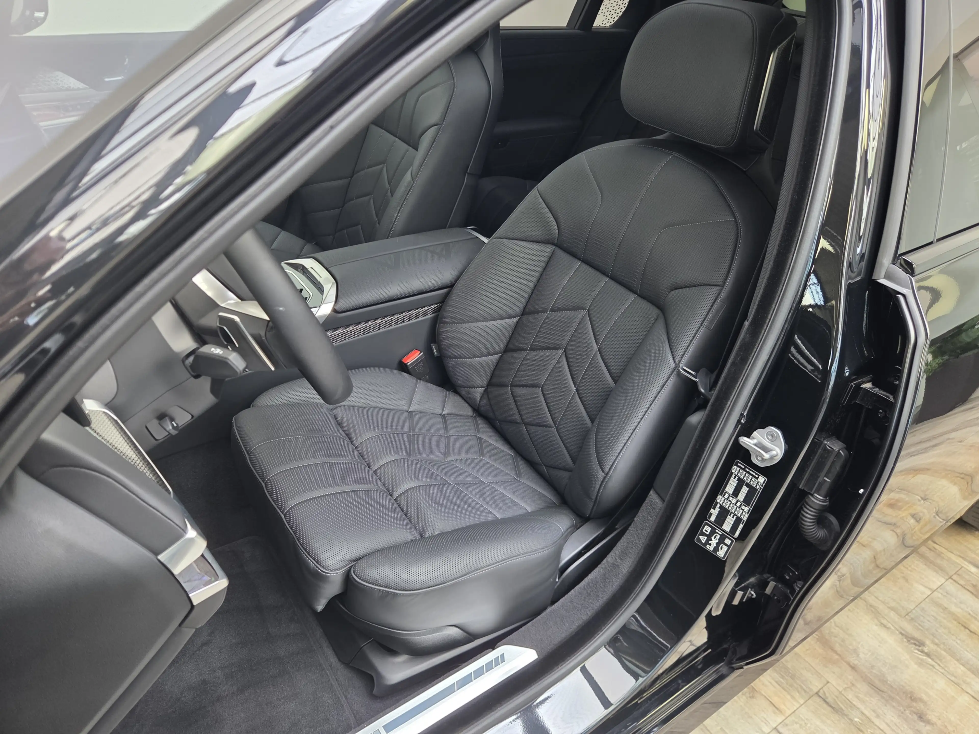 BMW 740 xDr. M Sport Pro Entertain Executive Lounge — photo 15