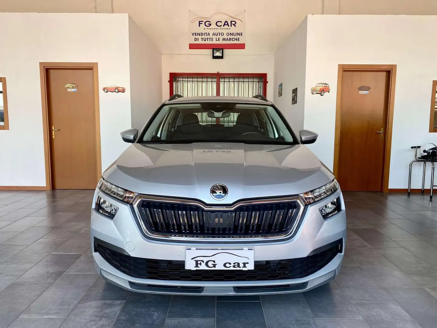 Skoda Kamiq 1.0 tsi Ambition 95Cv RETROCAMERA-CARPLAY Gris - 1