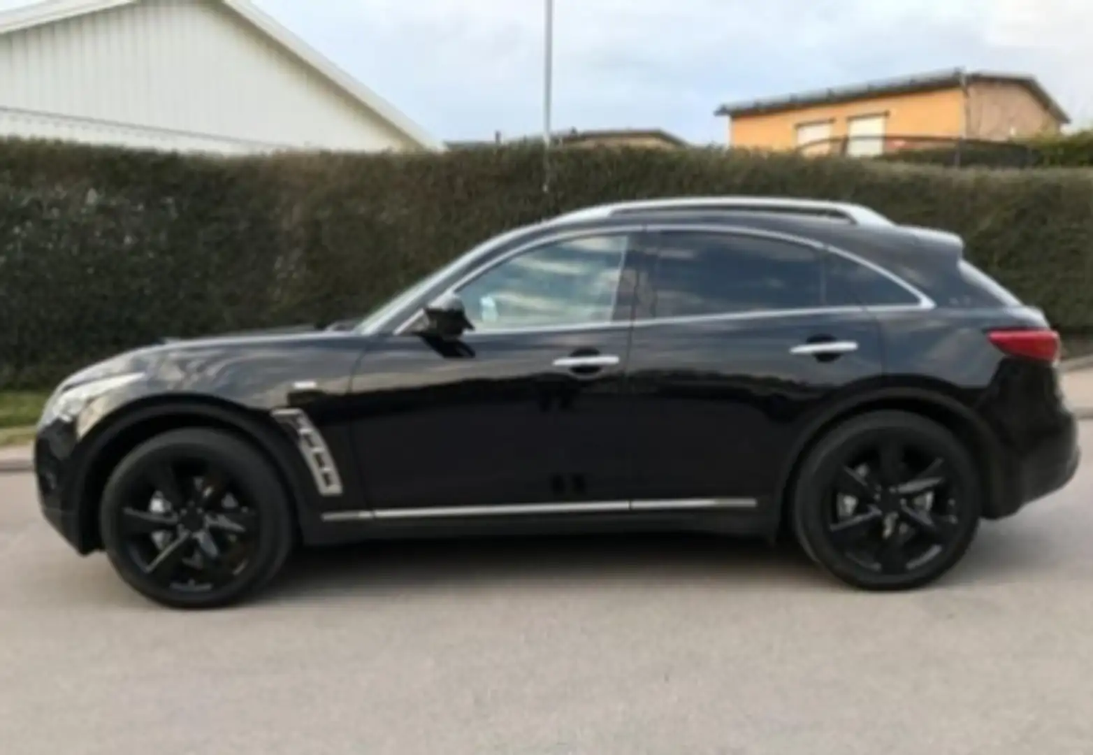 Infiniti FX Leggi descrizione auto con telaio della Nissan 370z Schwarz - 2