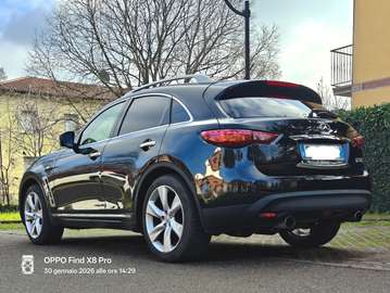 Leggi descrizione auto con telaio della Nissan 370z versione sport premium